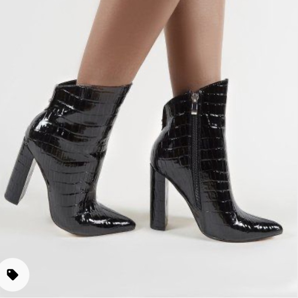 Black pointy ankle boot (Never worn)